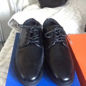 Some nice dress shoes they’re too big and my kid  won’t grow into them